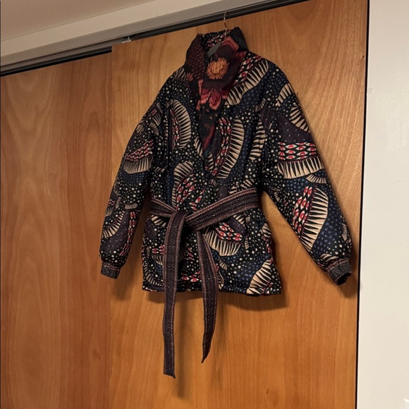 FARM Rio Black Wild Bananas Metallic Reversible Oversized Puffer Jacket - Picture 2 of 16